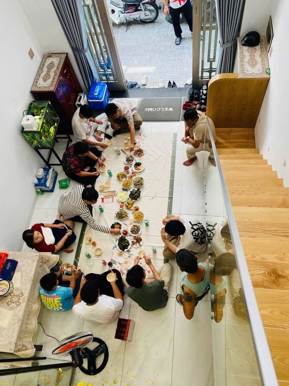 Bữa cơm sum họp gia đình Huế